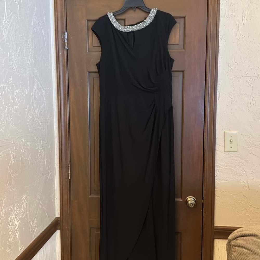 Alex Evenings dress. Black. 16